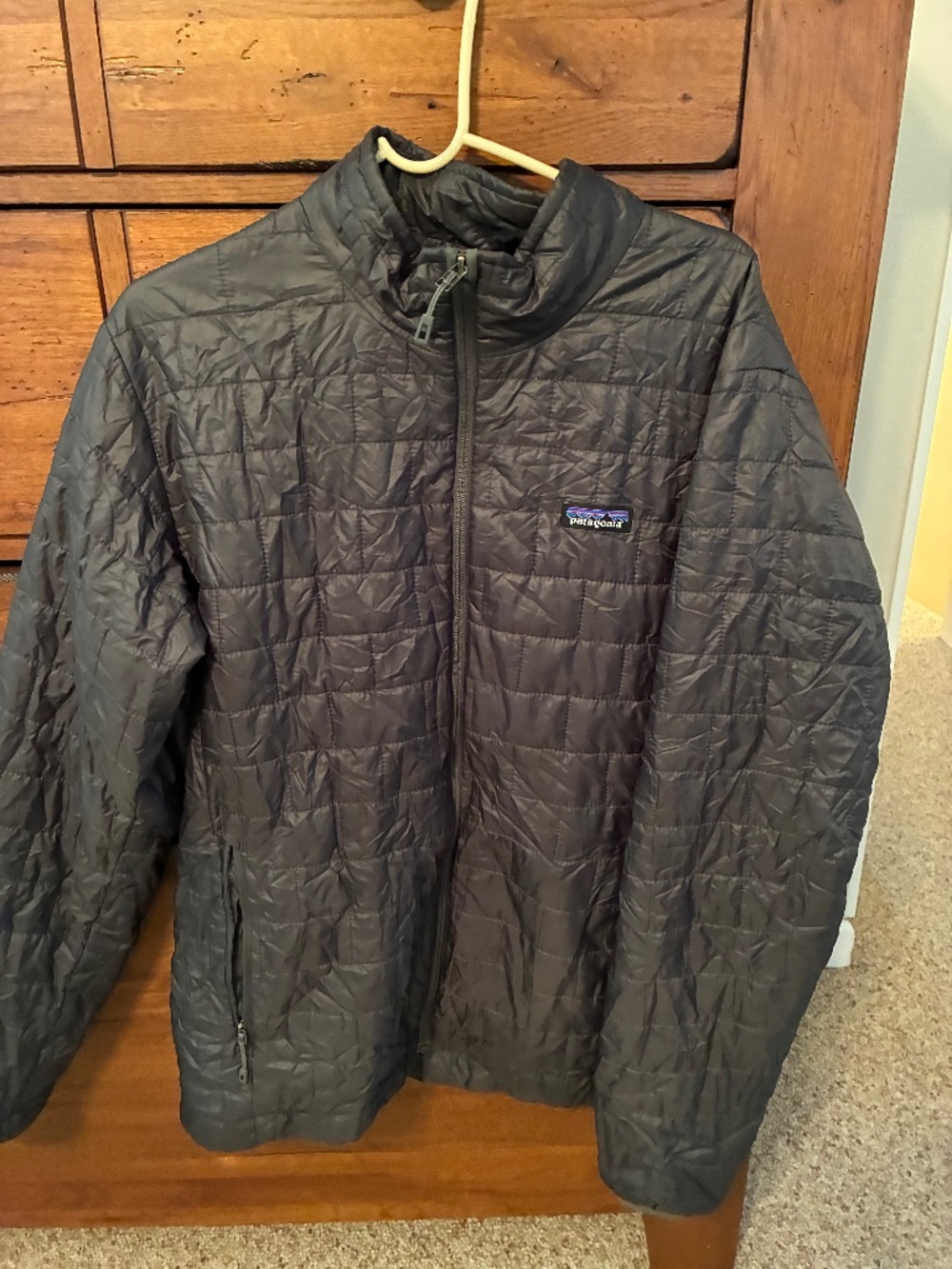Patagonia menโs nano puff jacket, gray size large
